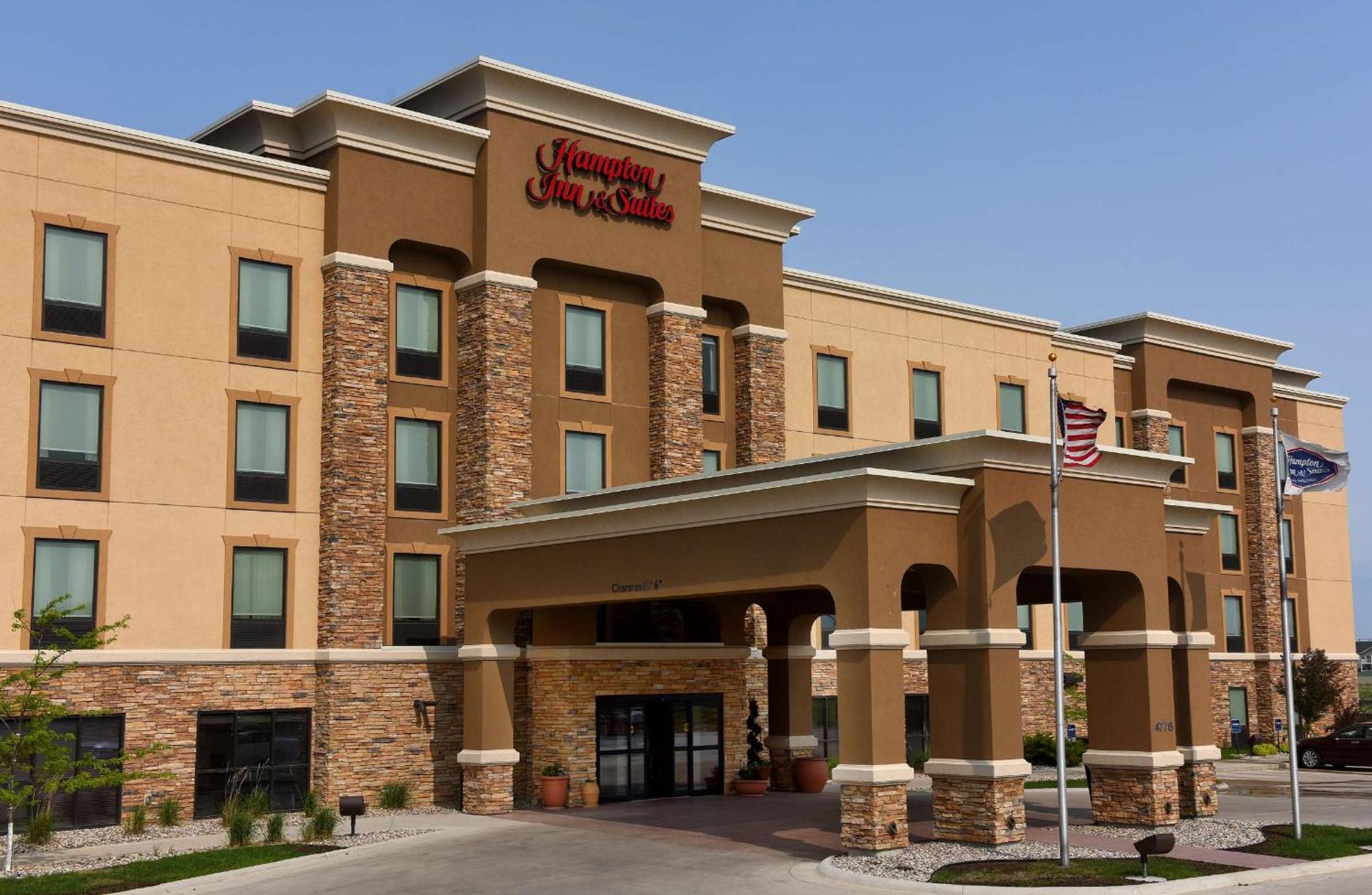 Hampton Inn & Suites Fargo Medical Center Exterior photo